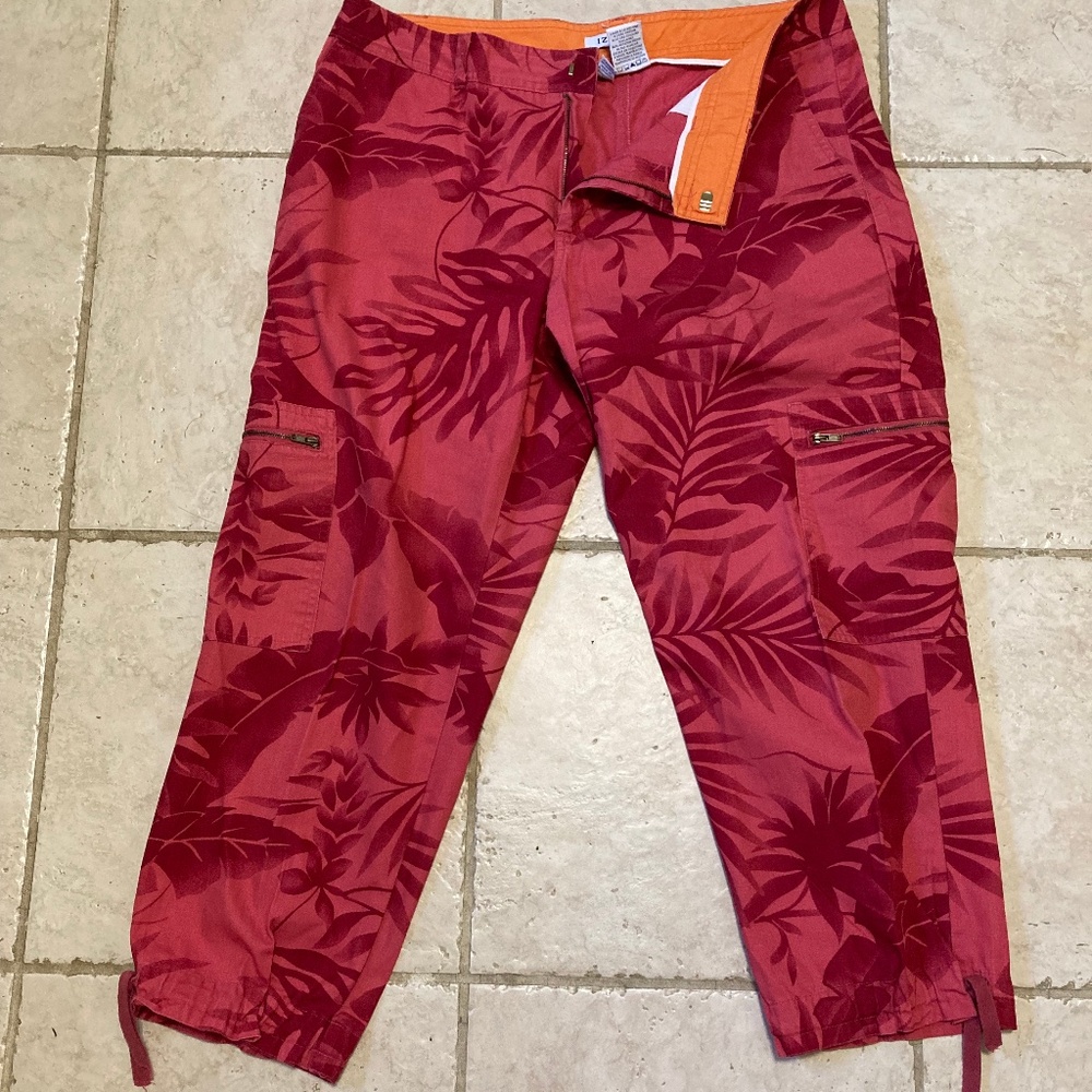 Red Leaf Print Izod Cropped Cargo Pants Size 12